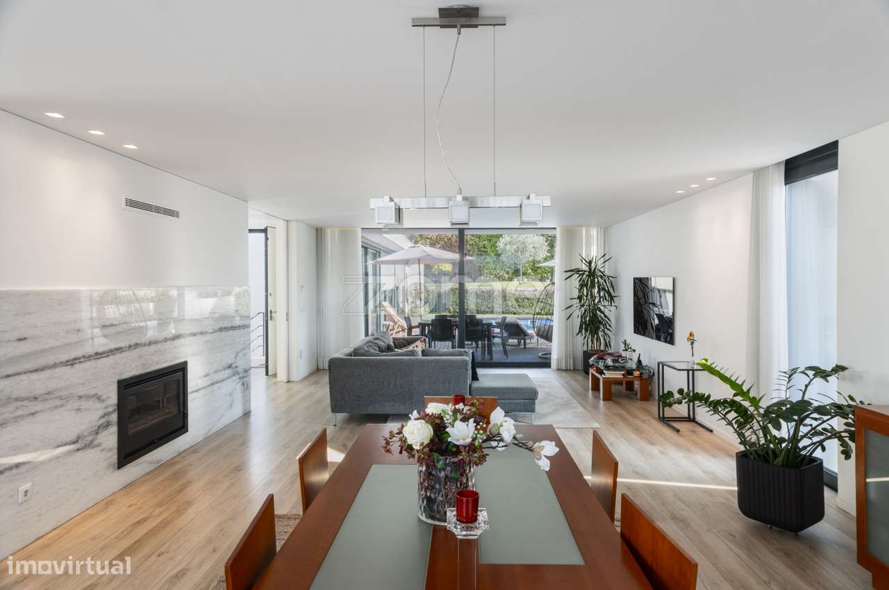 Moradia zona social térrea em Nogueira com Piscina e Três Suites - Grande imagem: 2/34