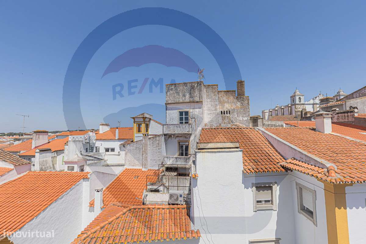 Moradia T3 Renovada no Centro Histórico de Évora – Charme Único-38