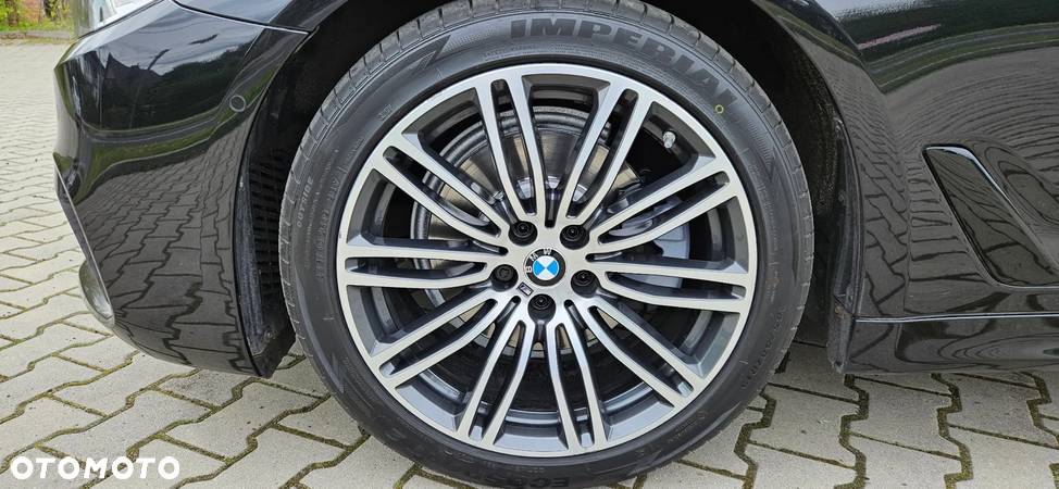 BMW Seria 5 520d M Sport - 15