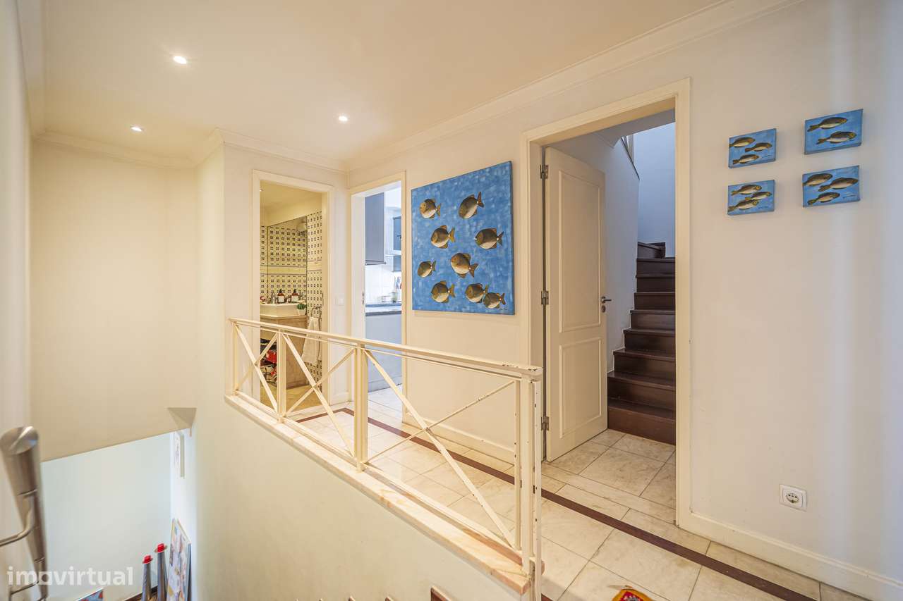 T3 Duplex-Alfragide - Lareira, 3 Casas de Banho, Dispensa e Lavandaria-11