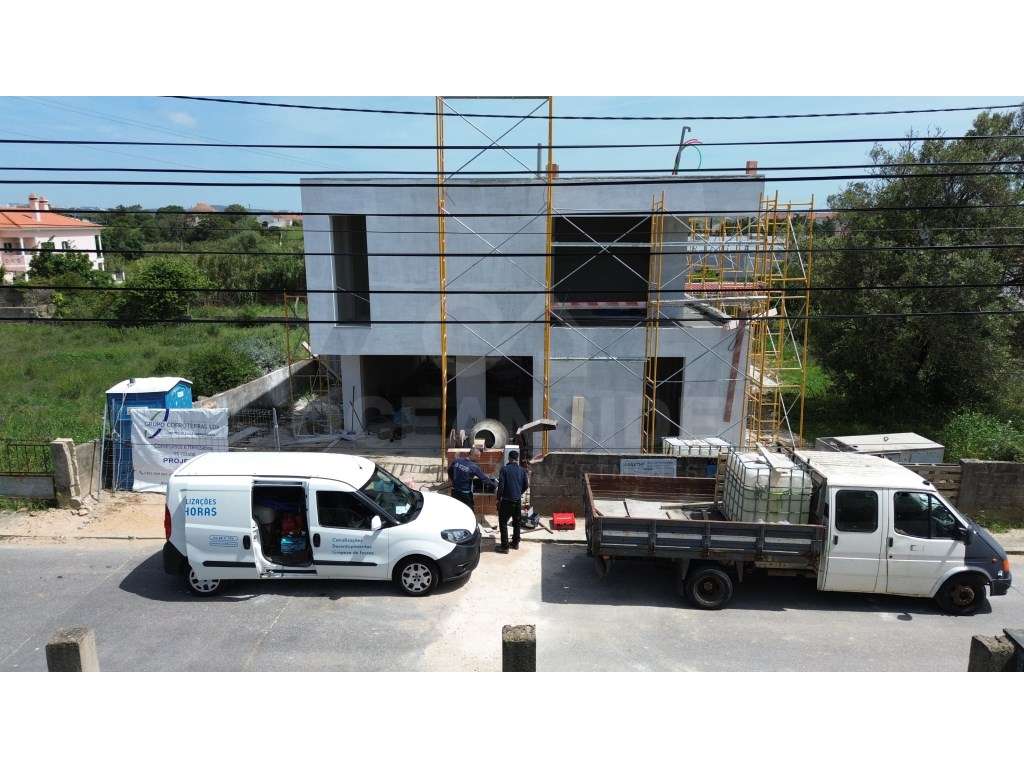 Moradia T4 com piscina, junto a Manique de cima-24