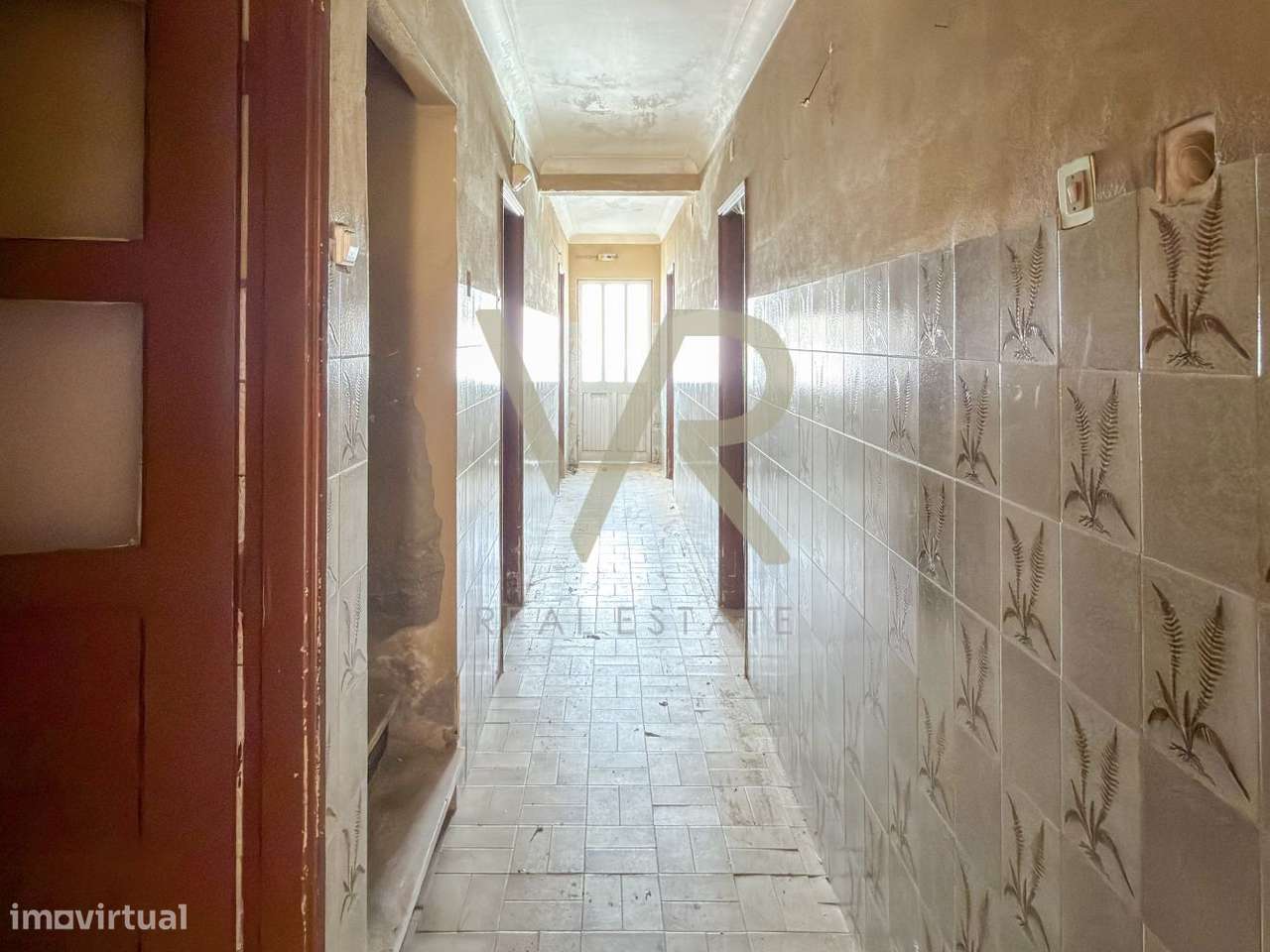 Moradia com Grande Potencial de Remodelação | Possibilidade de T5 |-16