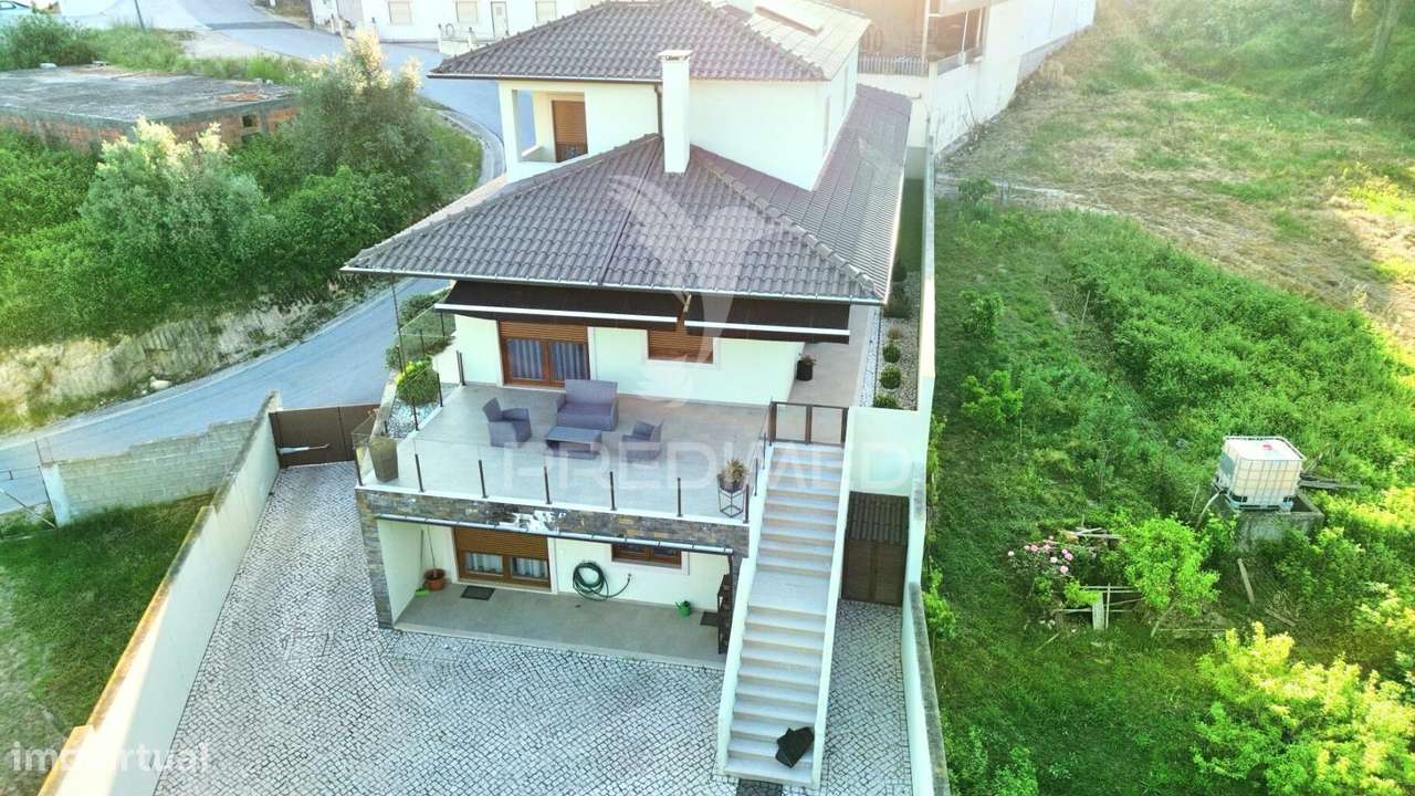 Moradia de luxo V4,  localizada em Amiais de Baixo / Santarém - Grande imagem: 4/40