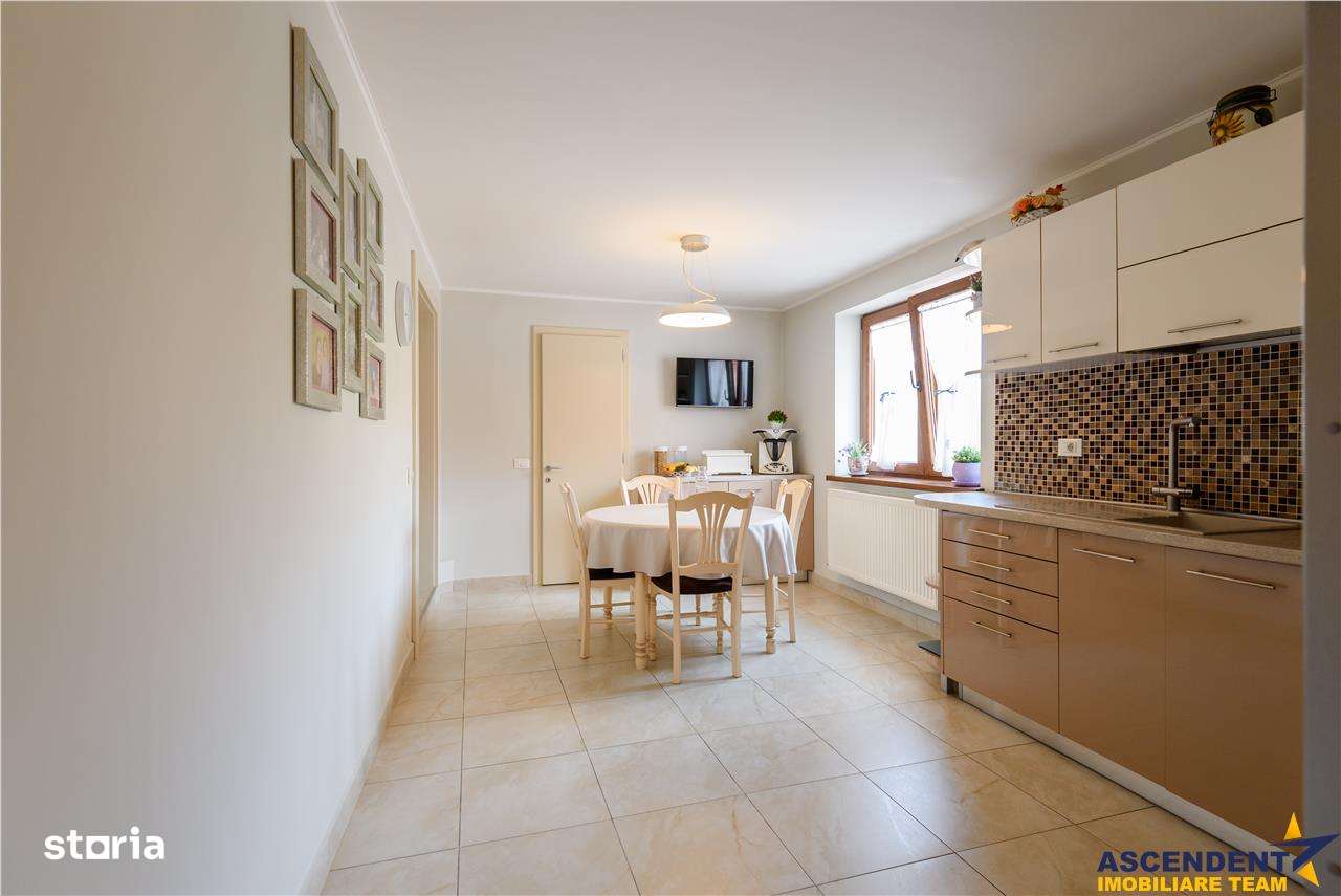 Resedinta cu:foisor,2 garaje, crama tip restaurant+garsoniera lux ... - Imagine principală: 4/20