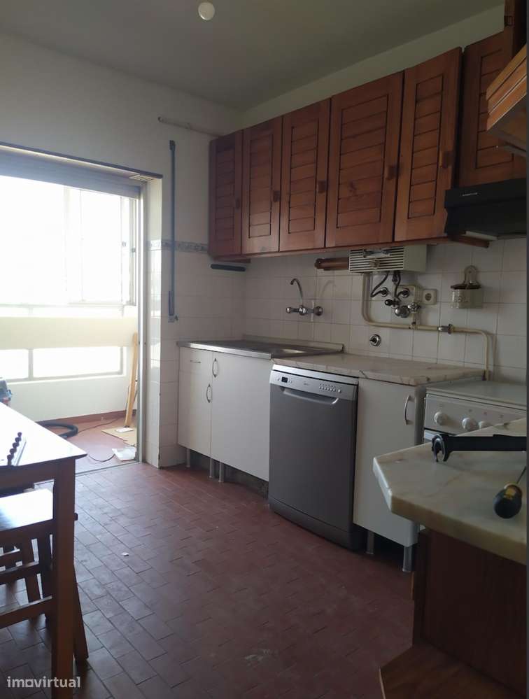 Quarto - localizado em Norton de Matos Coimbra - Grande imagem: 4/10