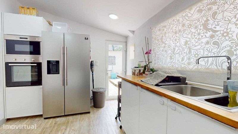 Moradia T2 Térrea com Jardim e Anexos em Charneca de Caparica, Almada - Grande imagem: 5/12