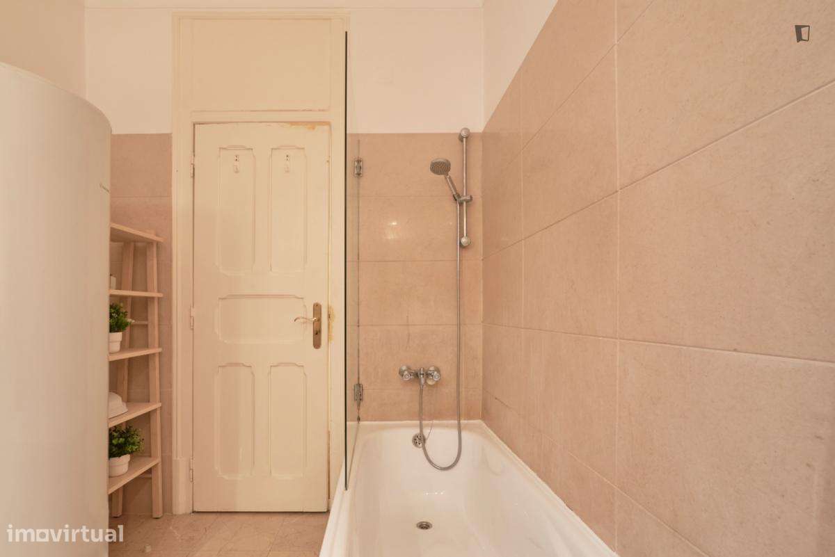 Quarto - localizado em Marquês de Pombal Lisbon - Grande imagem: 4/60