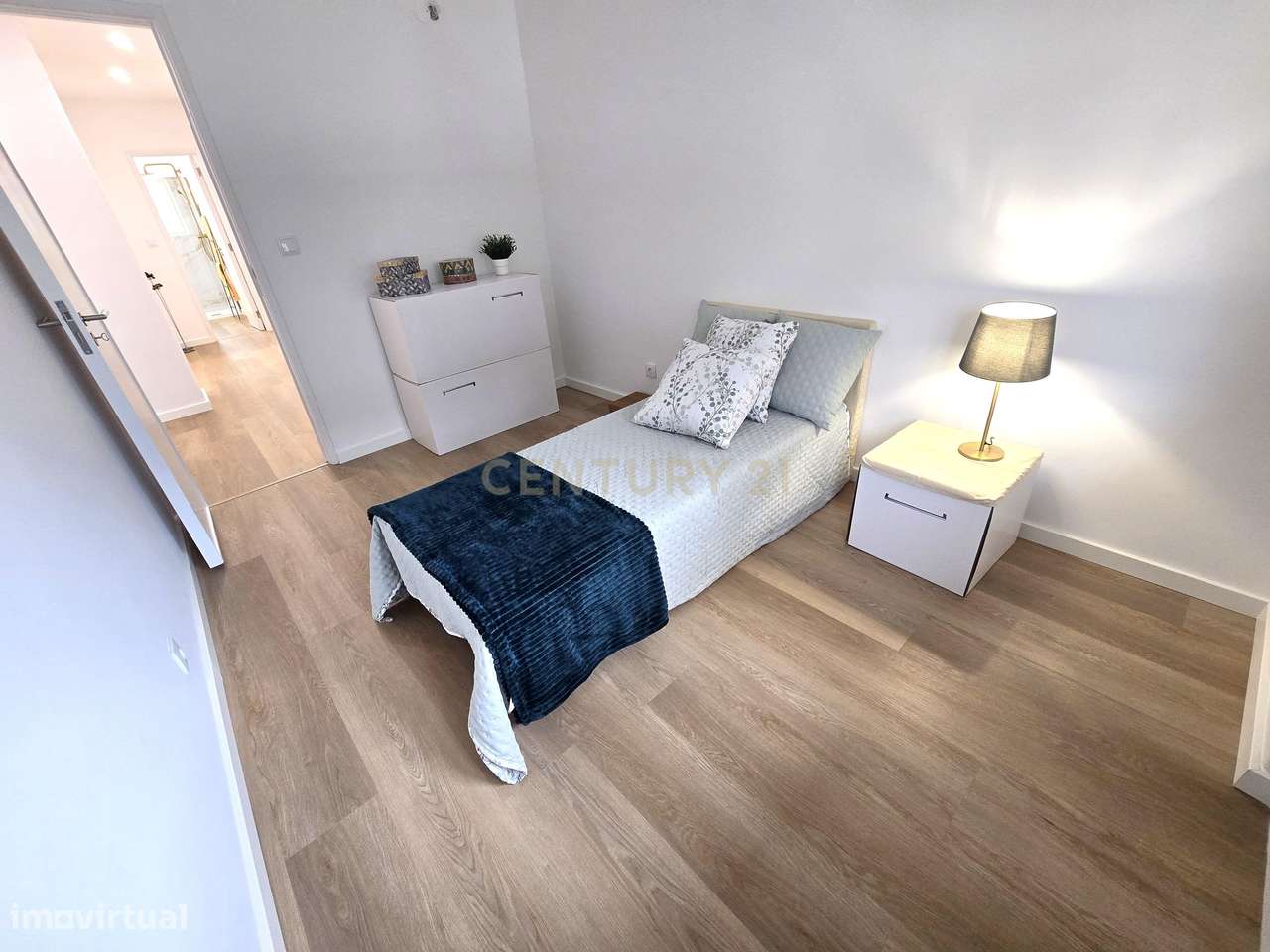 Apartamento T2 Totalmente Remodelado em Almada, Cova da Piedade-13