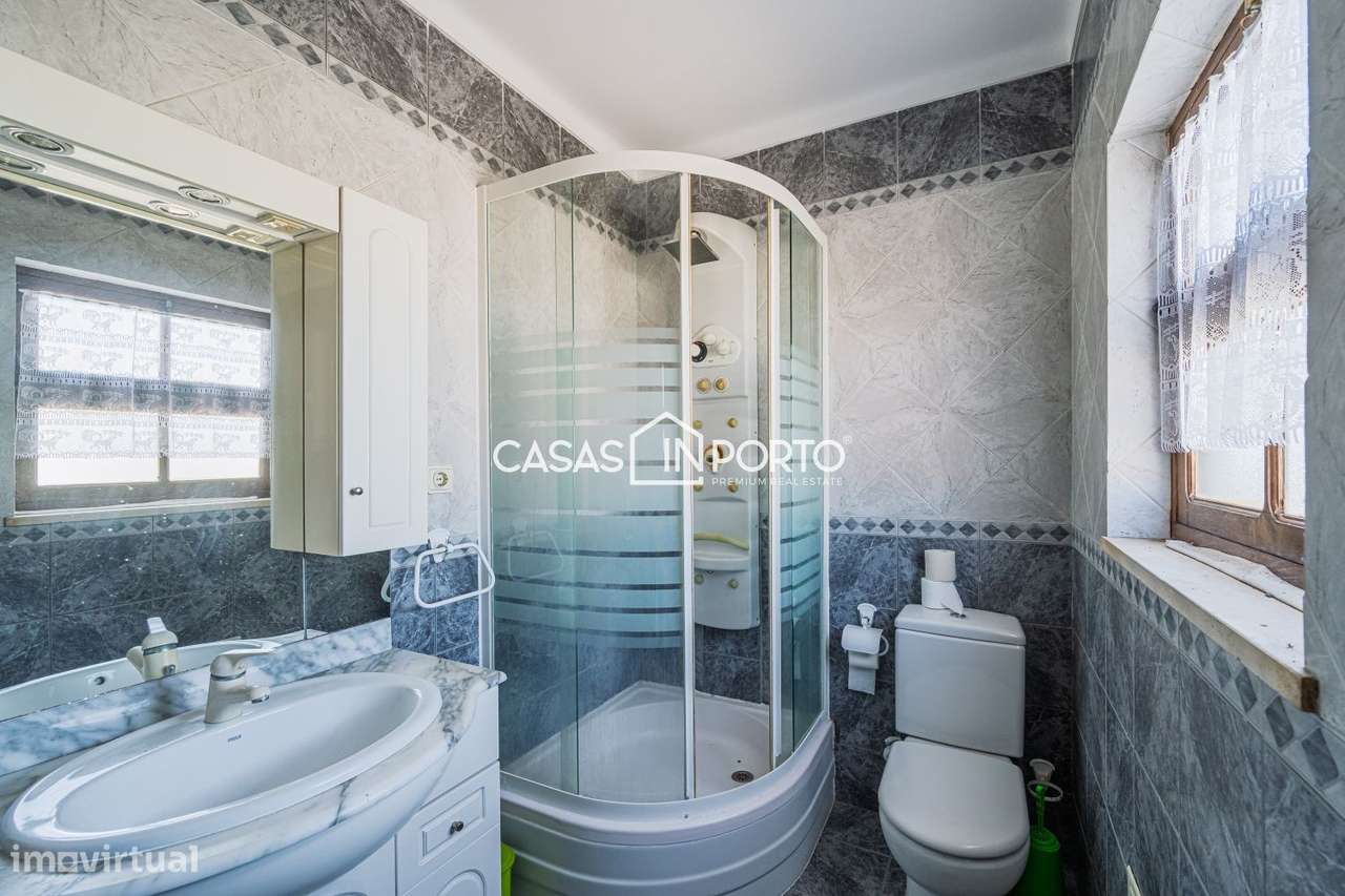 Moradia V5 - Estilo Americano com Piscina e Campo de Ténis – Entre-53