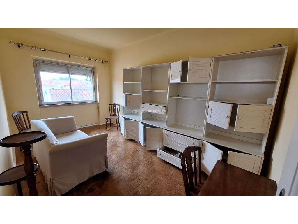 Moradia T4 com quintal e garagem em Algueirão-8