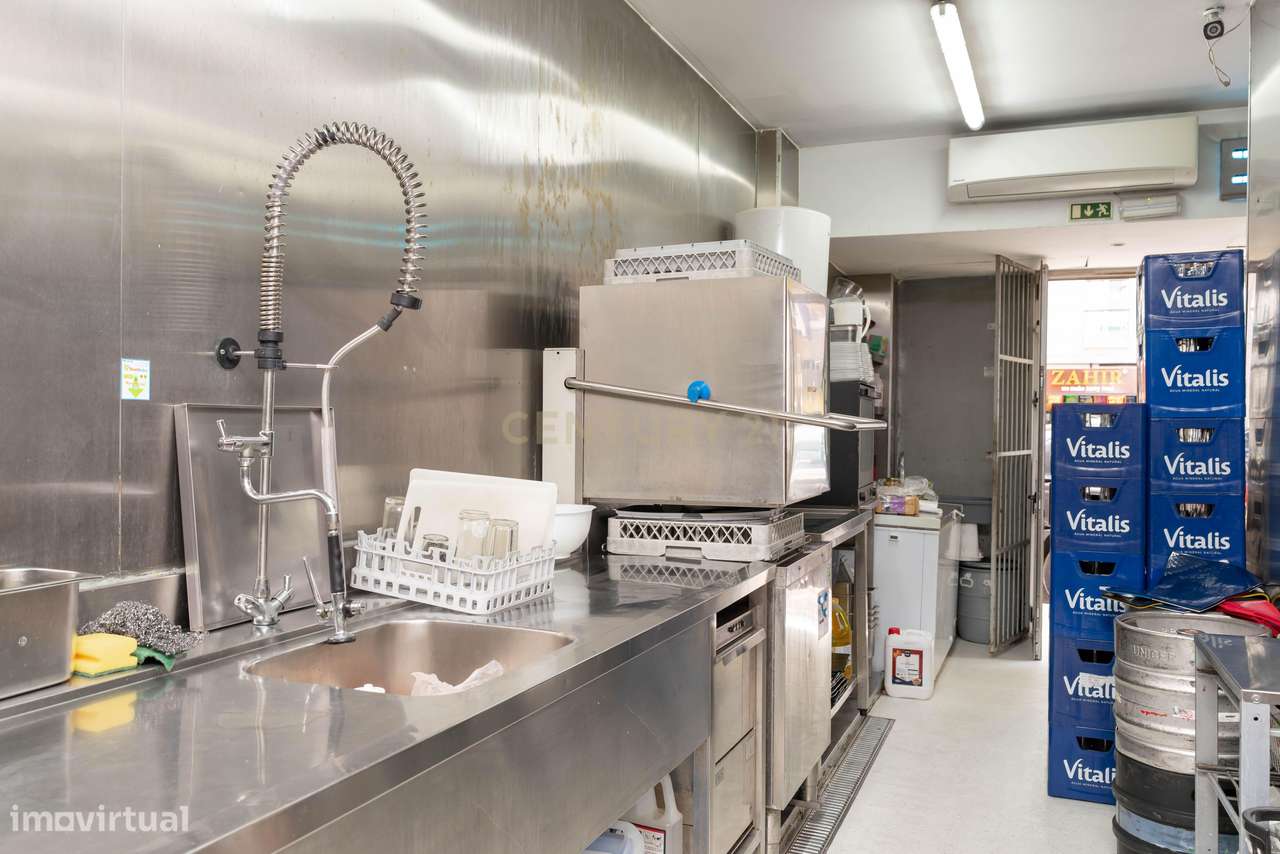 Trespasse de Bar / Restaurante de Diversão Noturna na Av. Marques de T-5