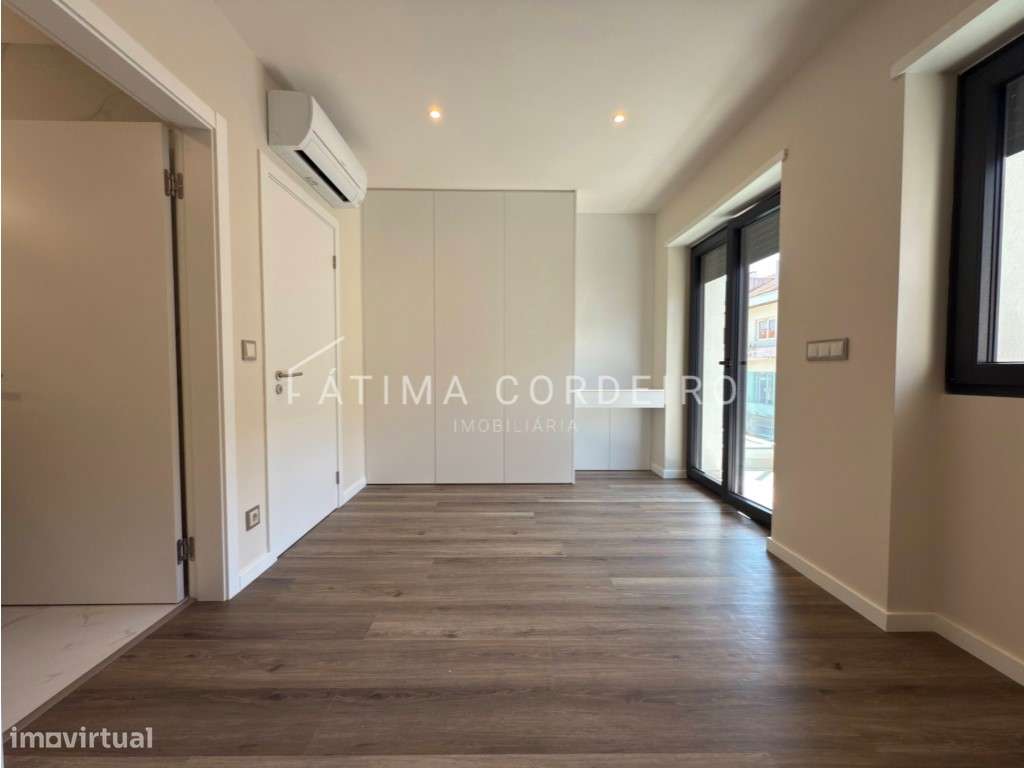 T4 de Luxo com Terraço de 115 m² no Coração de Almada-20