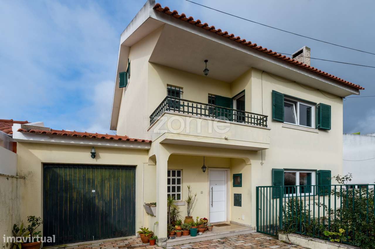 Moradia T4 isolada inserida num lote de 411 m², Parede - Murtal - Grande imagem: 3/39