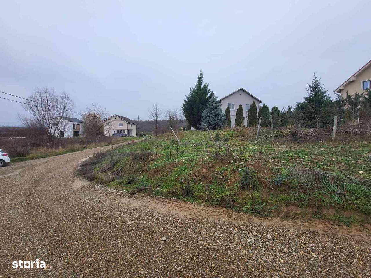 Teren intravilan 647 mp, cu utilități- Paleu-2