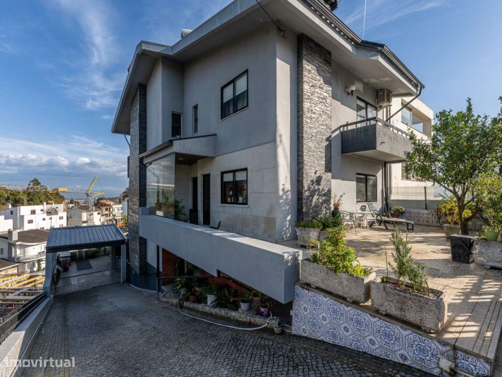 MORADIA T4 ! VARANDAS ! GARAGEM | BAGUIM DO MONTE | GONDOMAR-0