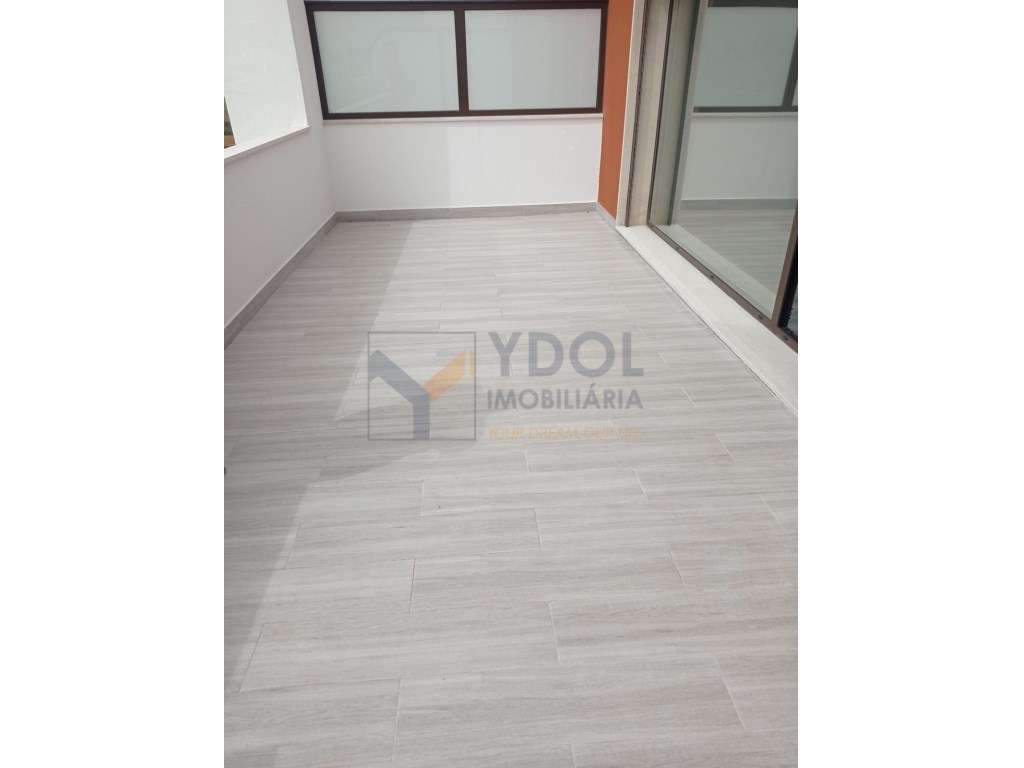 Apartamento T5 Duplex | Garagem Incluída | Montijo-14