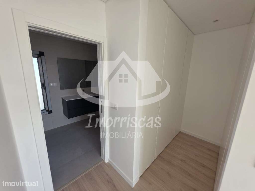 Moradia T3+1 na Portela de Azóia, em Santa Iria de Azóia-24