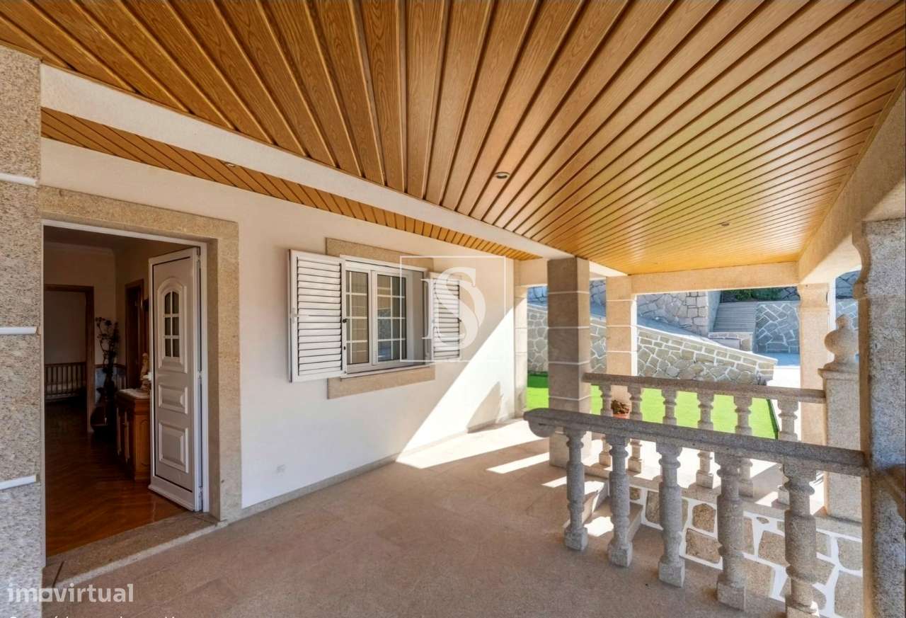 Moradia Independente T6 com 6 suítes e Piscina-30