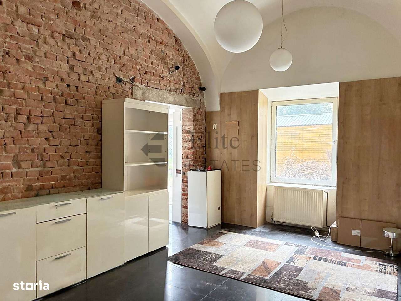 Apartament ultracentral in Pasajul Vulturul Negru din Oradea - Imagine principală: 5/13