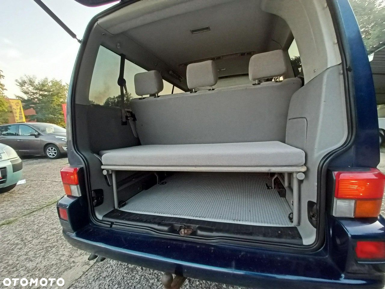 Volkswagen Multivan - 13