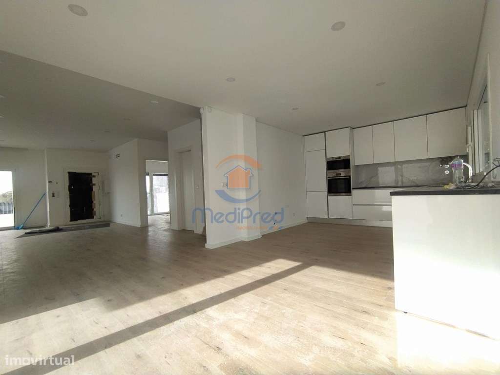 Apartamento T3 | Paradela, Santo António dos Cavaleiros - Grande imagem: 2/16