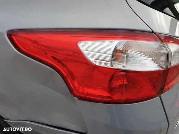 Tripla Lampa Stop Stanga Aripa Caroserie cu Defect Ford Focus 3 Break Combi 2011 - 2014 - 2
