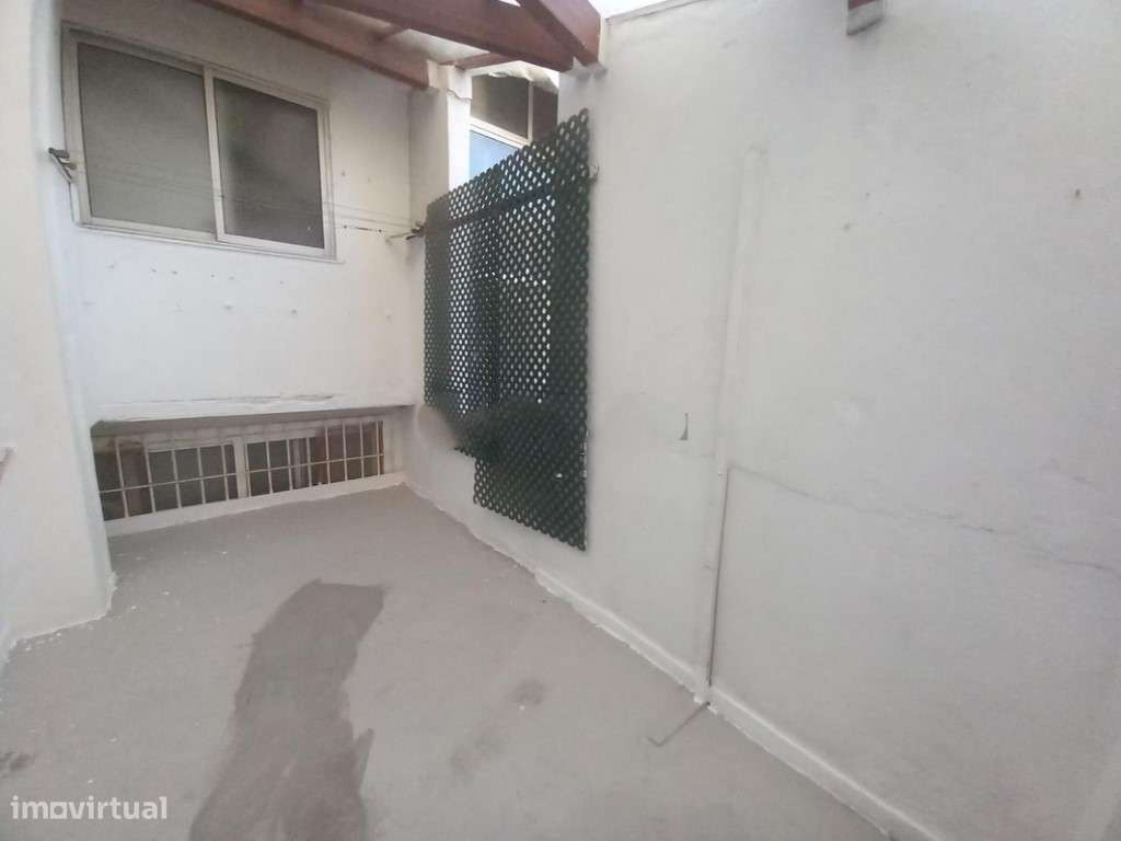 T2+1 localizado Campo de Ourique com rentabilidade de 1.700,00€/mês. - Grande imagem: 2/19