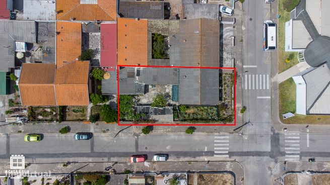 Moradia T3 com 3 Frentes, Anexos e Pátio em S. Jacinto-30