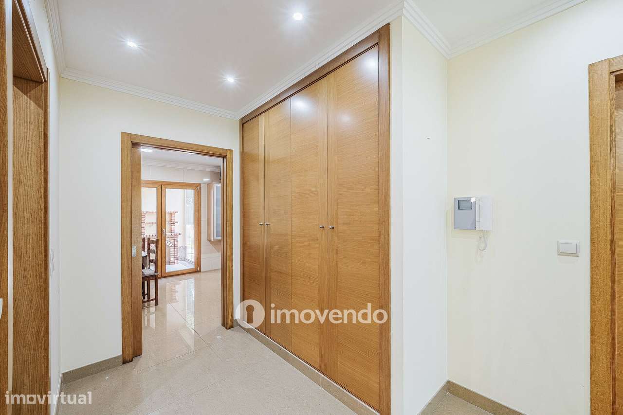 Moradia T4, com condomínio com piscina, em Almargem do Bispo-24