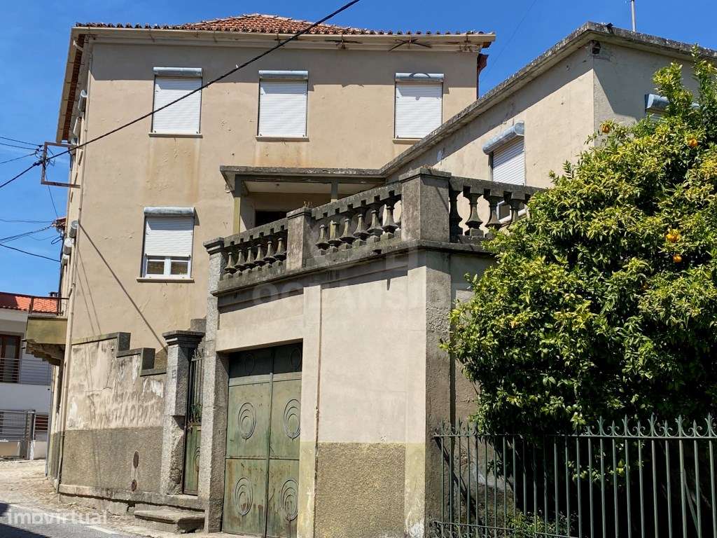 Moradia independente com 500 m2 área bruta-9