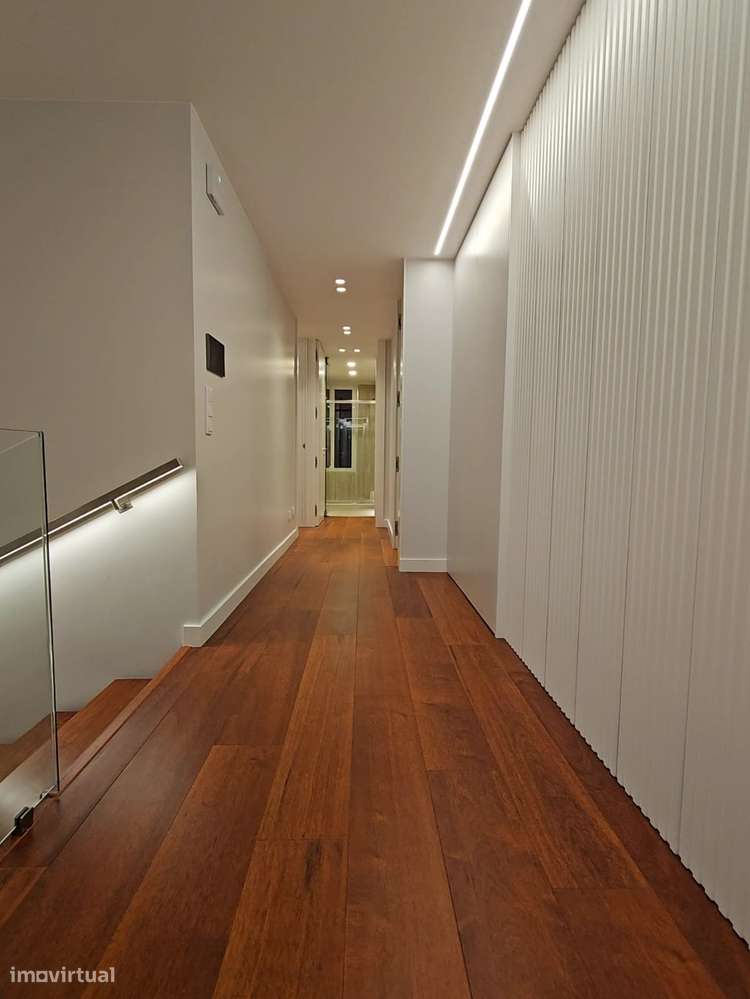 Moradia de Luxo V5 com Piscina e Jardim – Charneca de Caparica - Grande imagem: 5/42