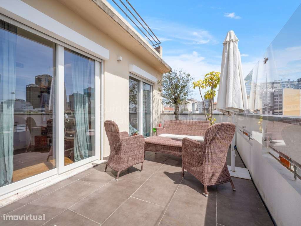 Penthouse T3 Duplex com Terraço | Próximo das Amoreiras-24