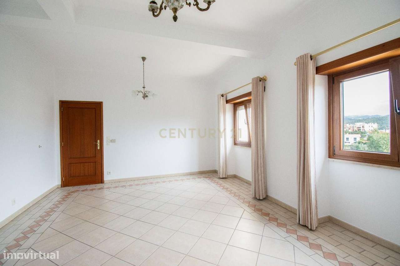 Moradia Exclusiva no Coração dos Olivais – Conforto, Espaço e Tranquil-10