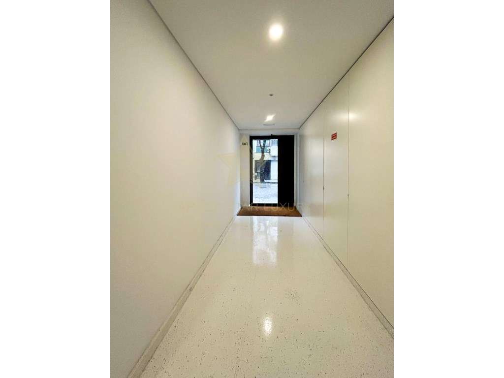 Apartamento T0 na Rua Ferreira Cardoso, junto à Avenida Rodrigues F... - Grande imagem: 5/38