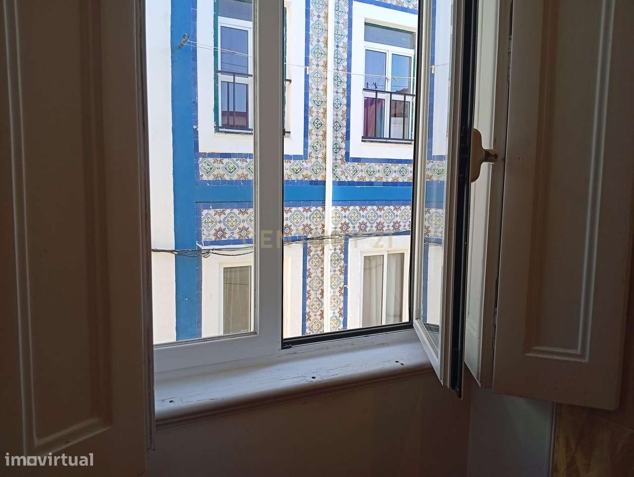 Oportunidade única para adquirir imóvel com 2 pisos ( actualmente sem-30