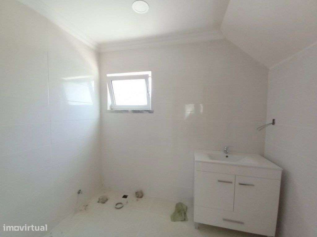 Vivenda Remodelada em Foros de Amora-5