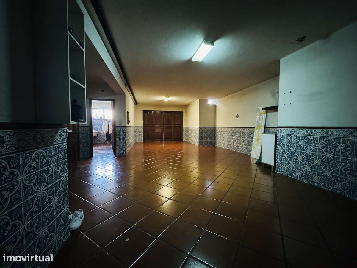 Moradia T4 com jardim e garagem em Braga-7