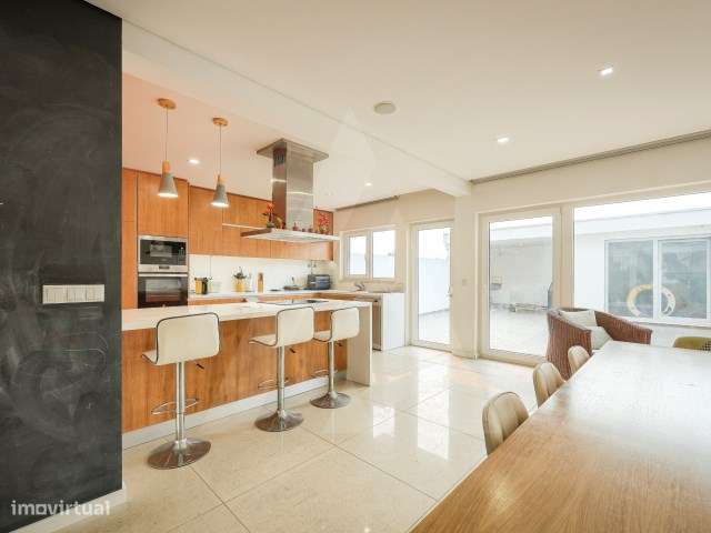 Moradia T4 de arquitetura moderna localizada em Aradas-3