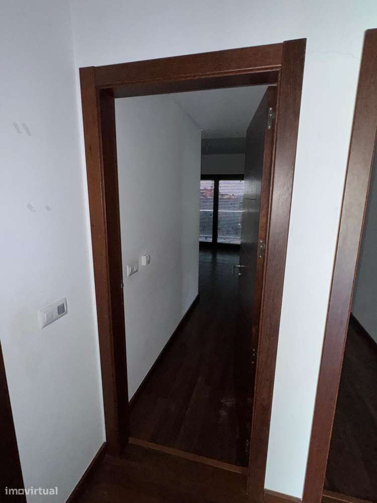 Imóvel de banco :T4 com varanda, garagem em Torres Vedras-11