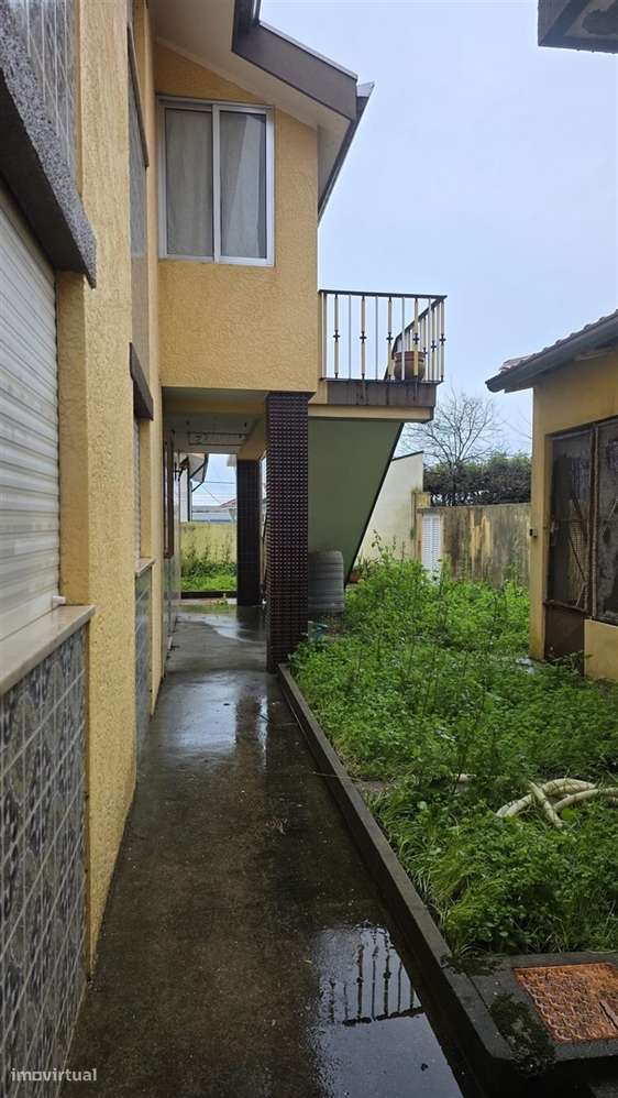 Moradia T3, de 4 frentes, em Arcozelo - Oportunidade Única! - Grande imagem: 3/48