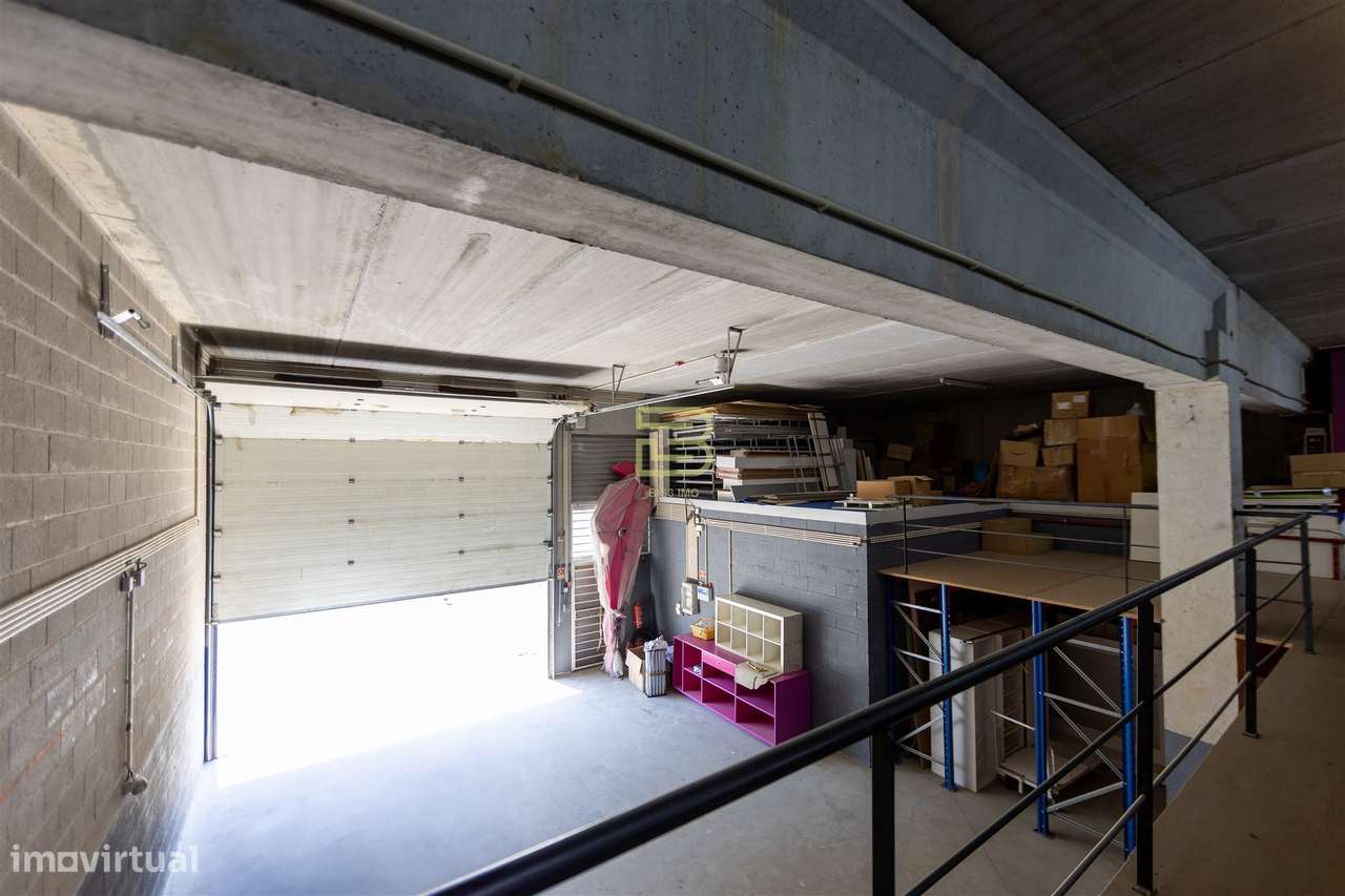 ARMAZÉM com 374m², para VENDA, na ZONA INDUSTRIAL de ERMESINDE - Grande imagem: 5/22