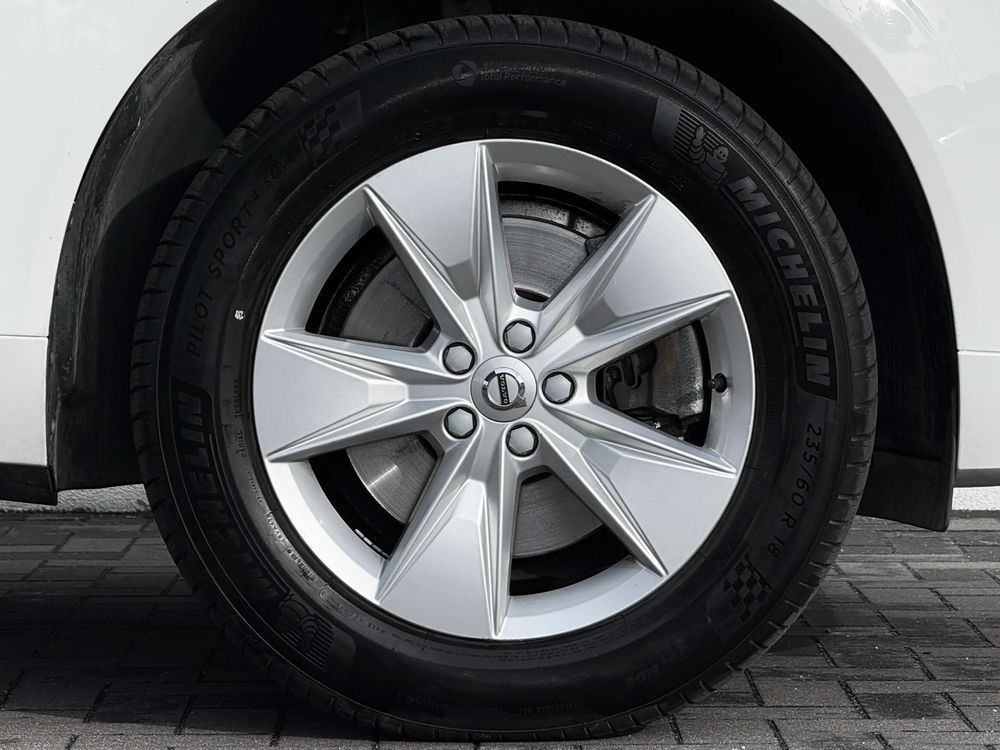 Volvo Xc-60 B4 B Momentum Pro 2.0 Hybryda 197 KM — zdjęcie 5