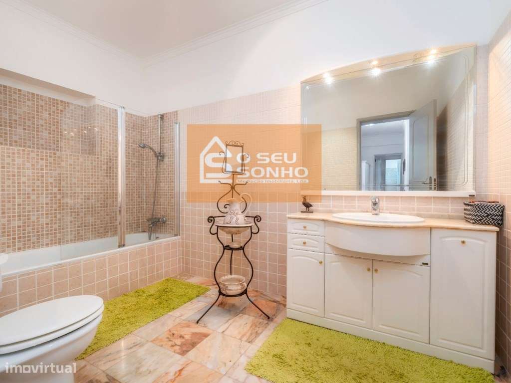 Moradia T4 em Santa Bárbara de Nexe-8