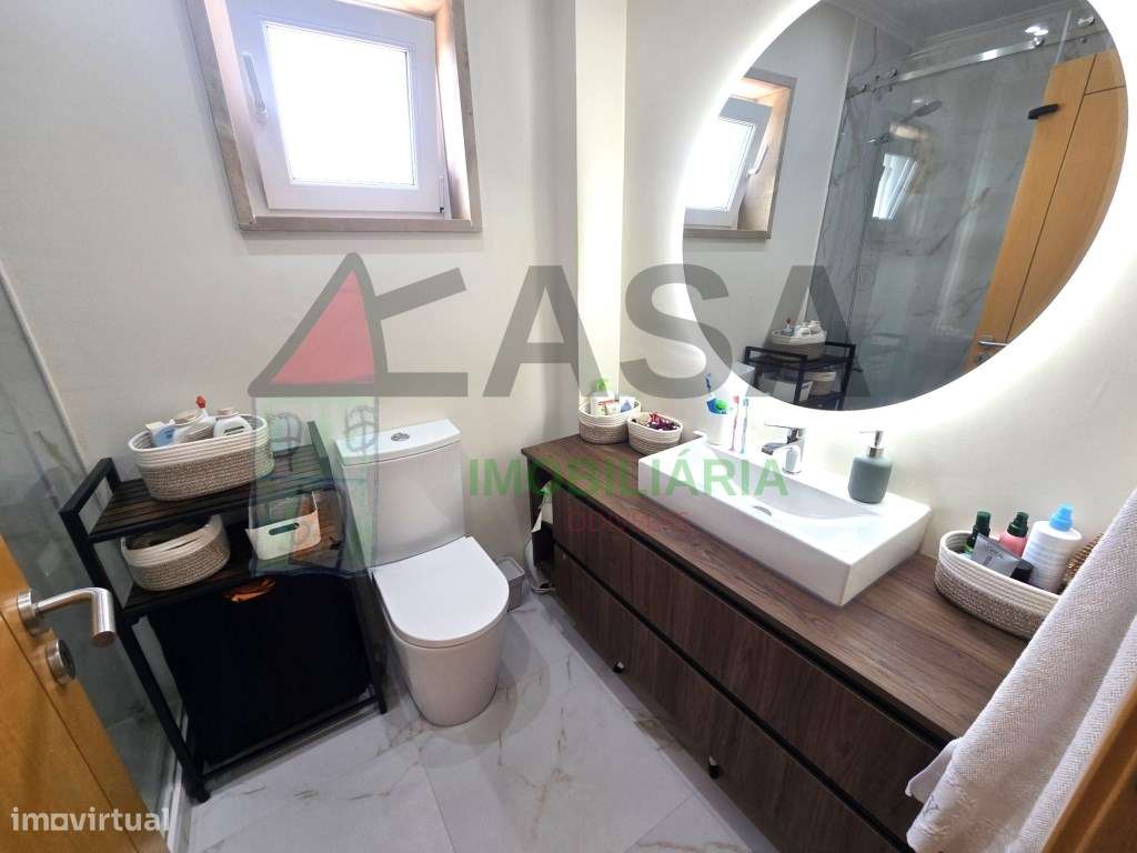 Moradia T4 com Terraço e Vista Desafogada em Loures-23