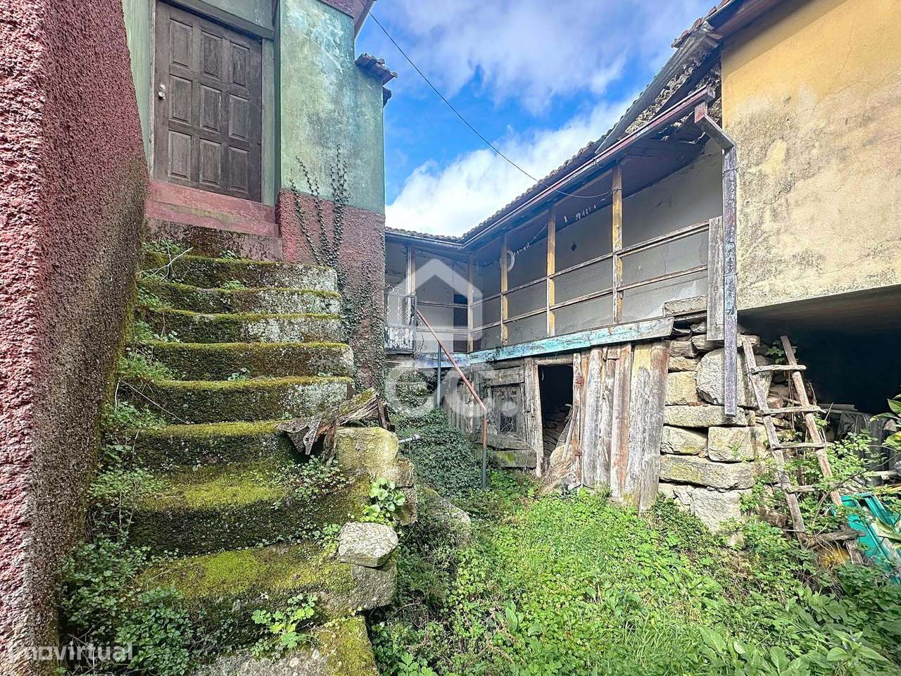 Moradia para restauro - Grande imagem: 2/24