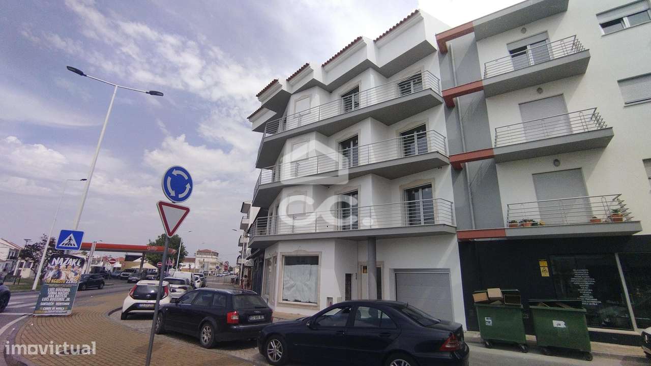 Apartamento tipo T-1+1 com terraço no centro de Pataias!-1