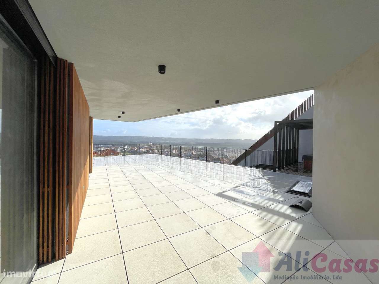 Excelente T3 C/terraço e Jacuzzi Privado- Vista para a Baía-3