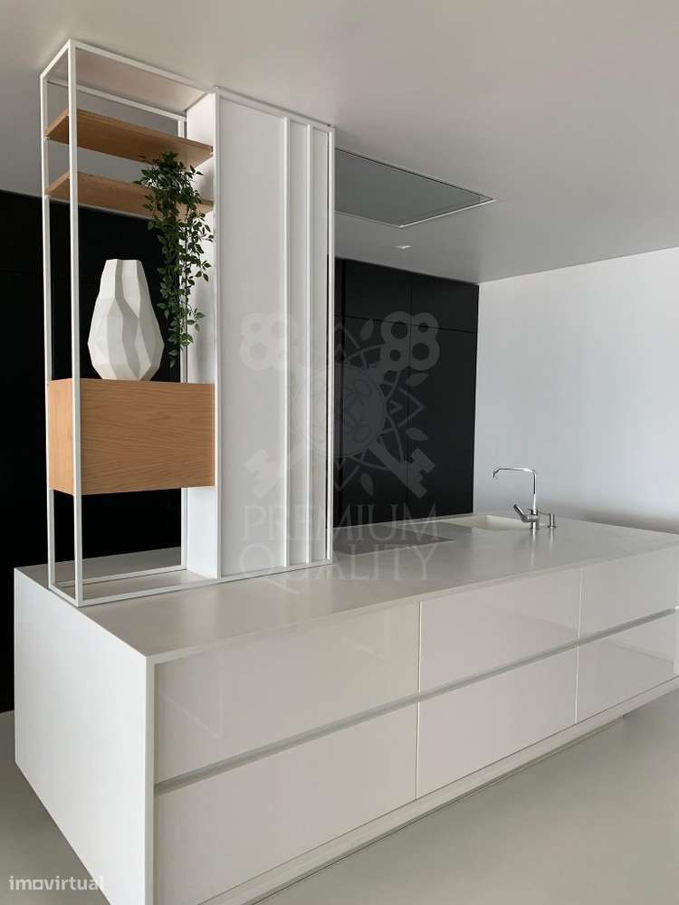 Apartamento T3 totalmente remodelado com terraço e vista mar em Sesimb-20