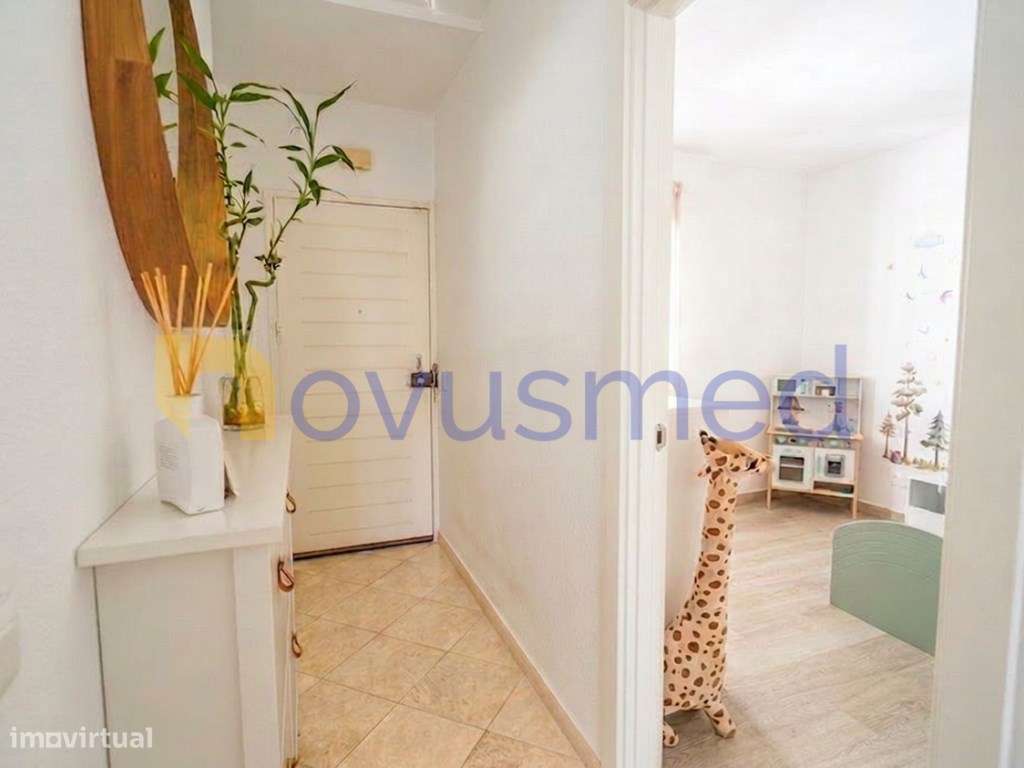 Apartamento T2 totalmente remodelado em zona central nas Ferreiras-8