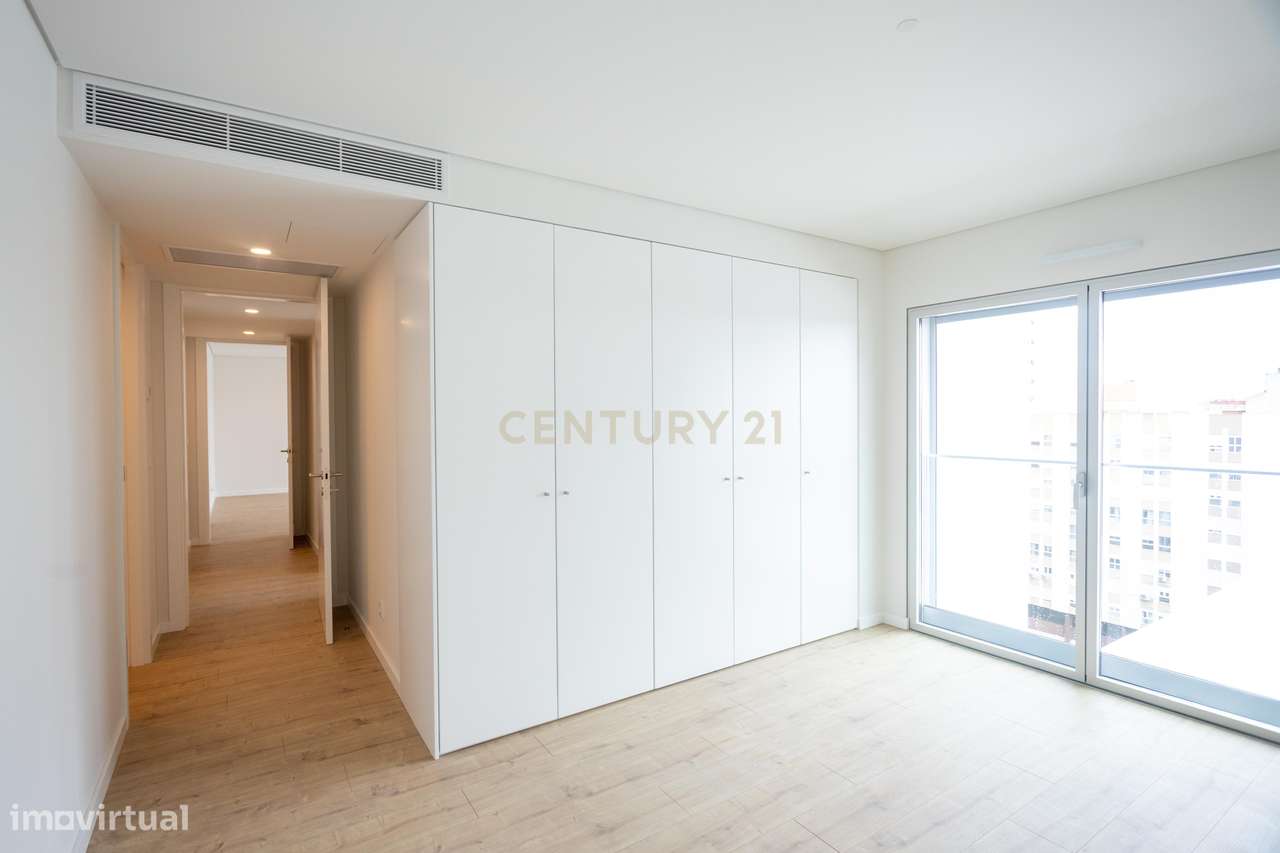 Apartamento T2 com estacionamento e piscina - Areeiro - Grande imagem: 4/15